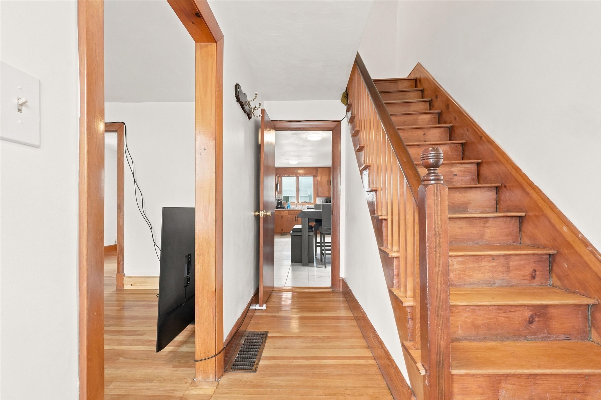 32 Villa Ave Property Photo 6