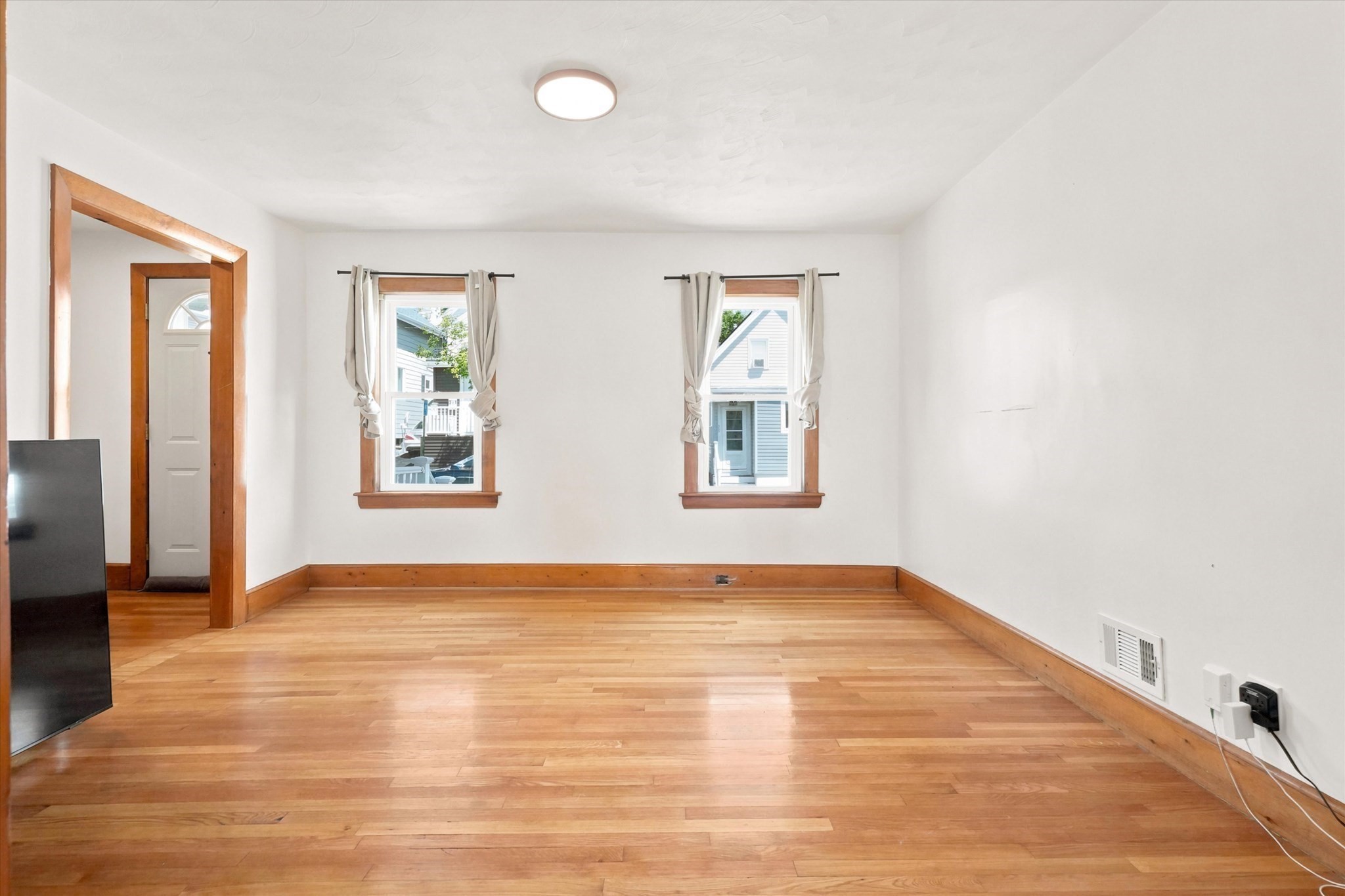 32 Villa Ave Property Photo 9
