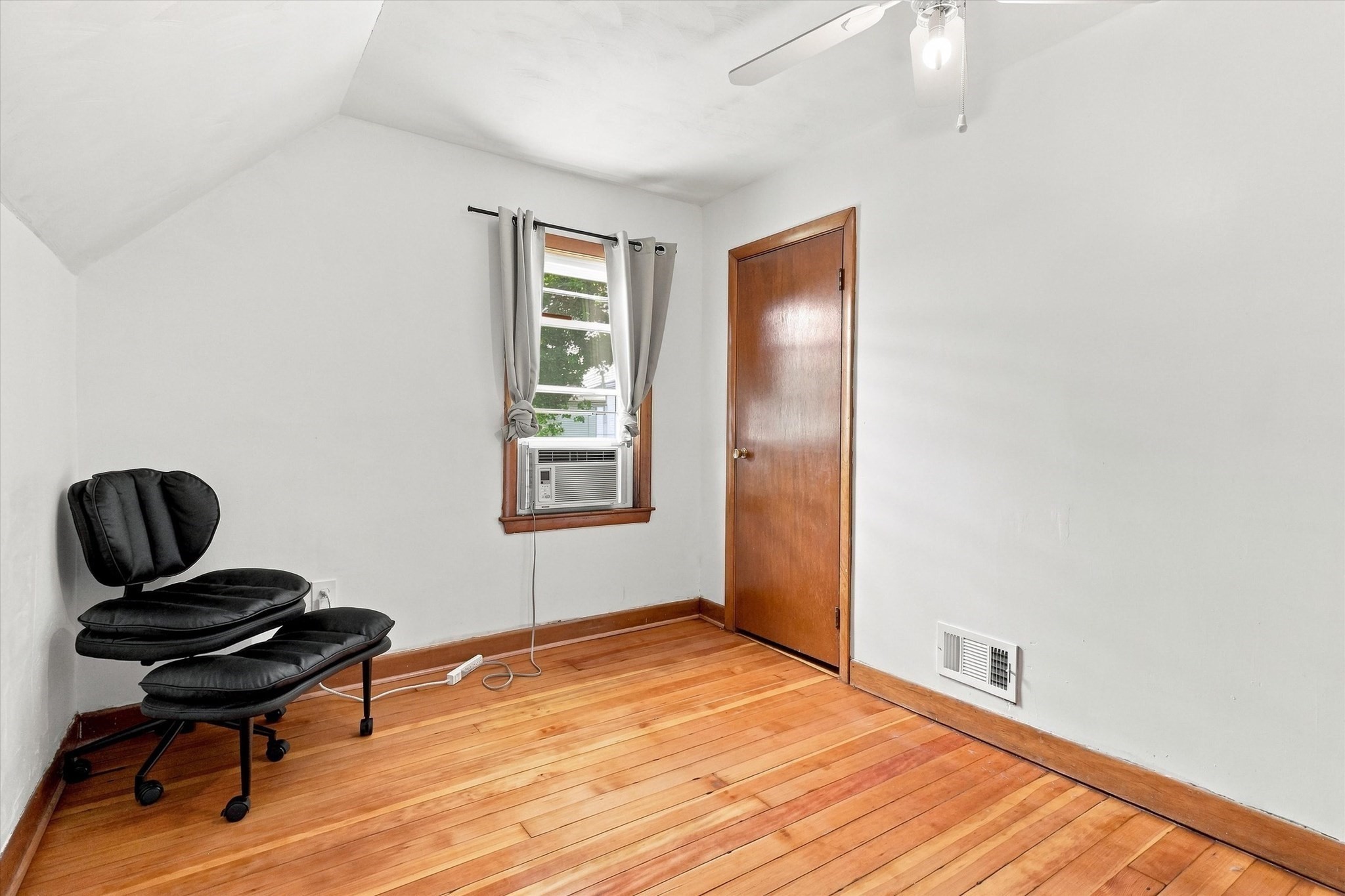 32 Villa Ave Property Photo 29
