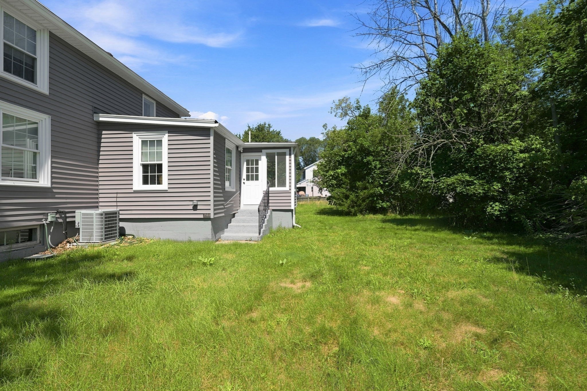 260 Thurber Ave Property Photo 4