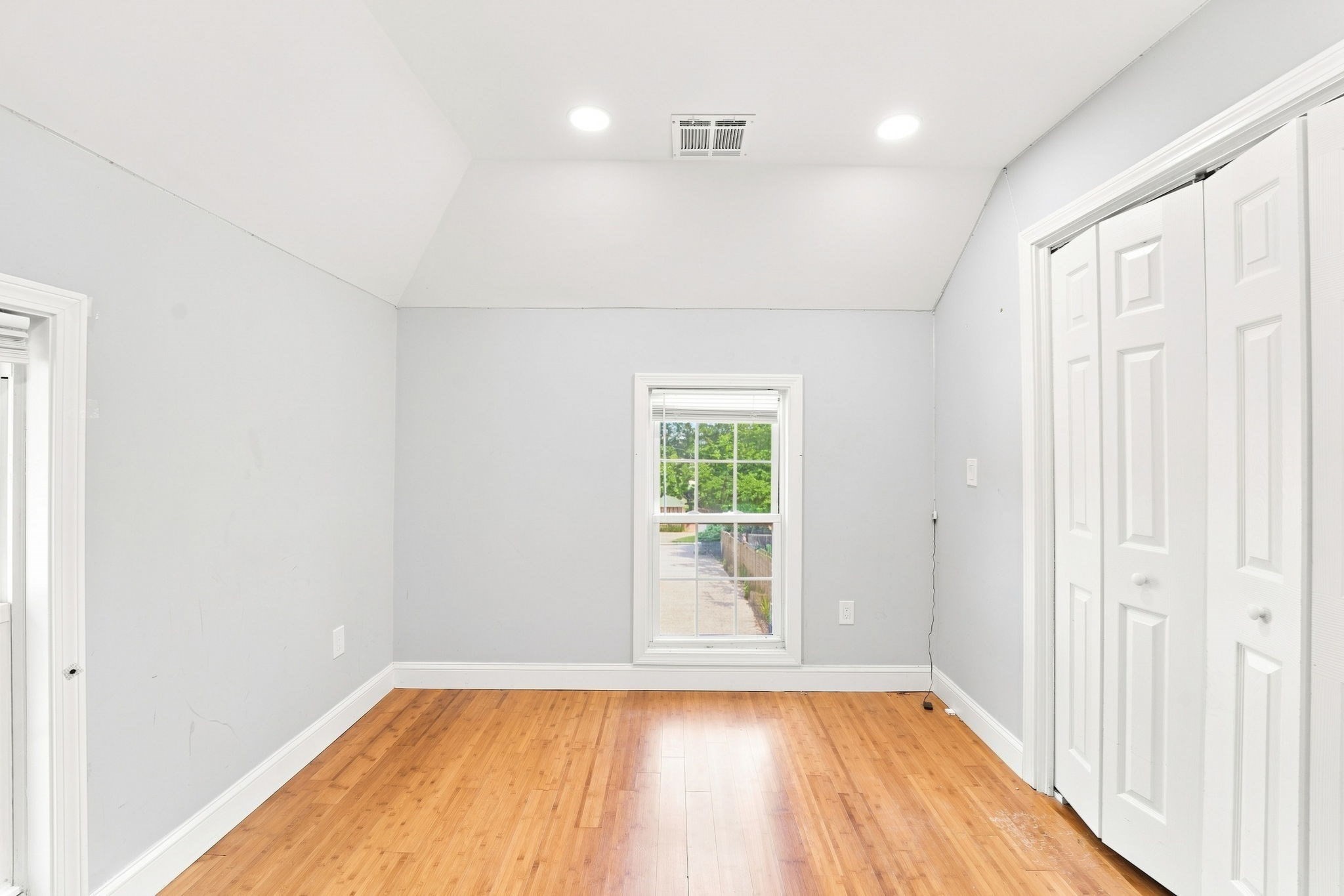 260 Thurber Ave Property Photo 15