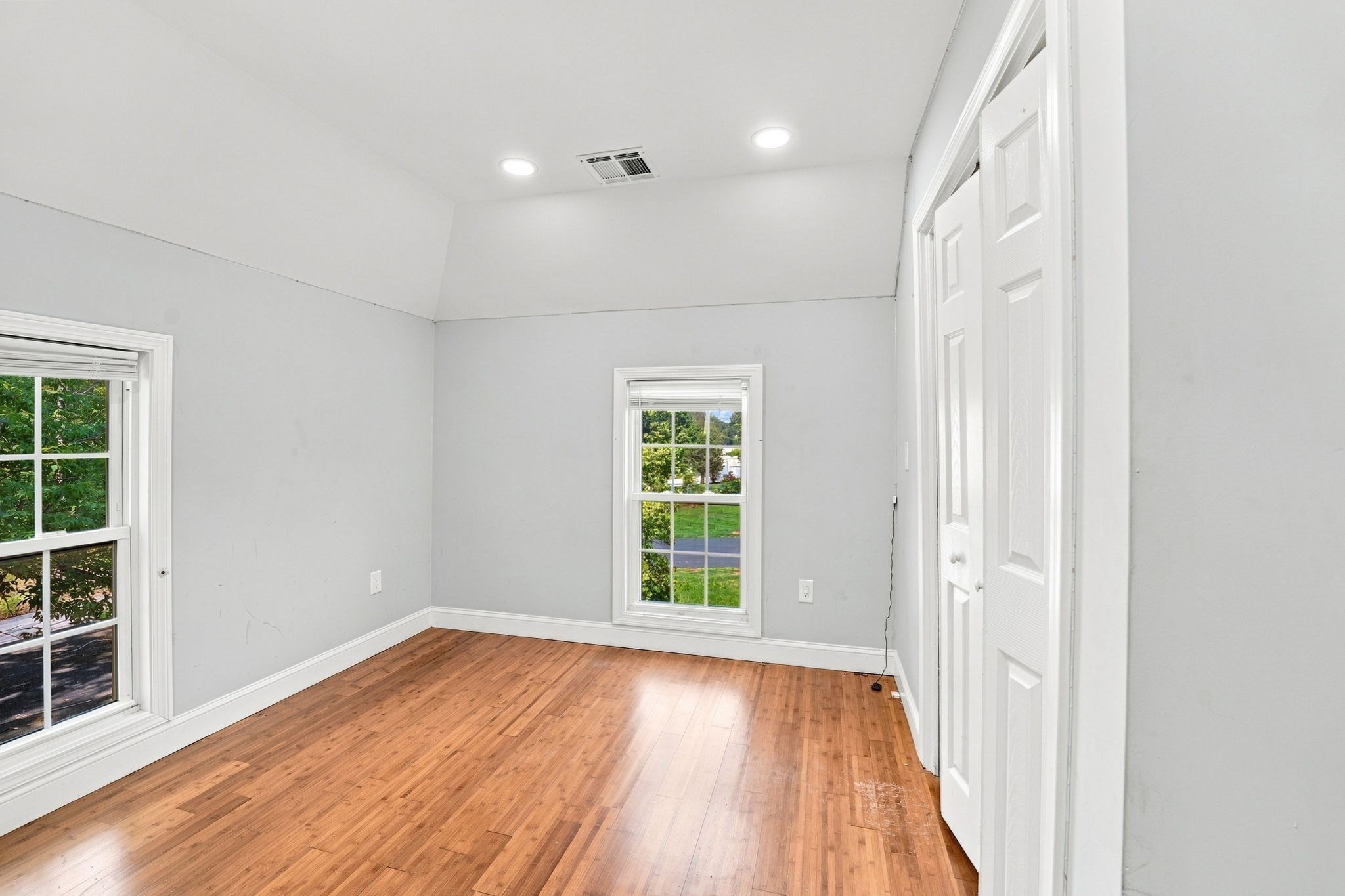 260 Thurber Ave Property Photo 16