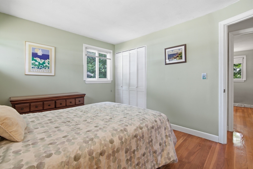 24 Upper Joclyn Ave Property Photo 10