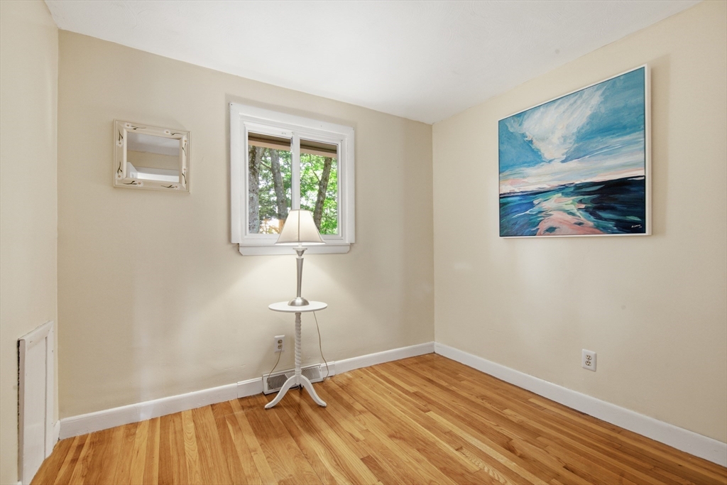 24 Upper Joclyn Ave Property Photo 12