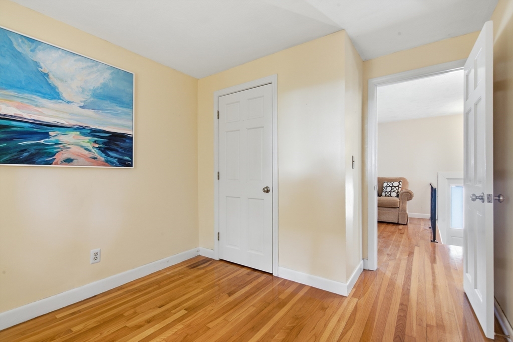 24 Upper Joclyn Ave Property Photo 13