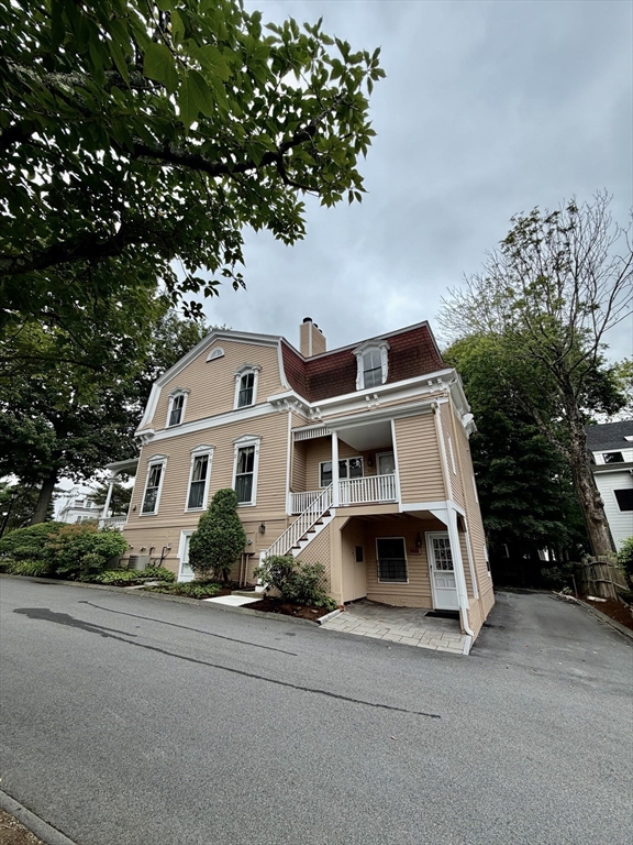 599 Washington St # B Property Photo 1
