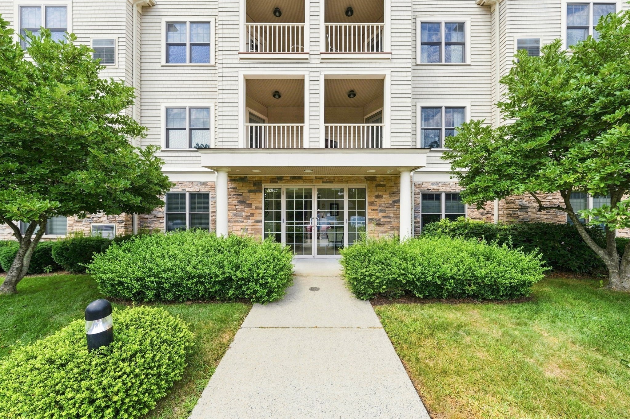 1068 Victoria St # A4 Property Photo 2