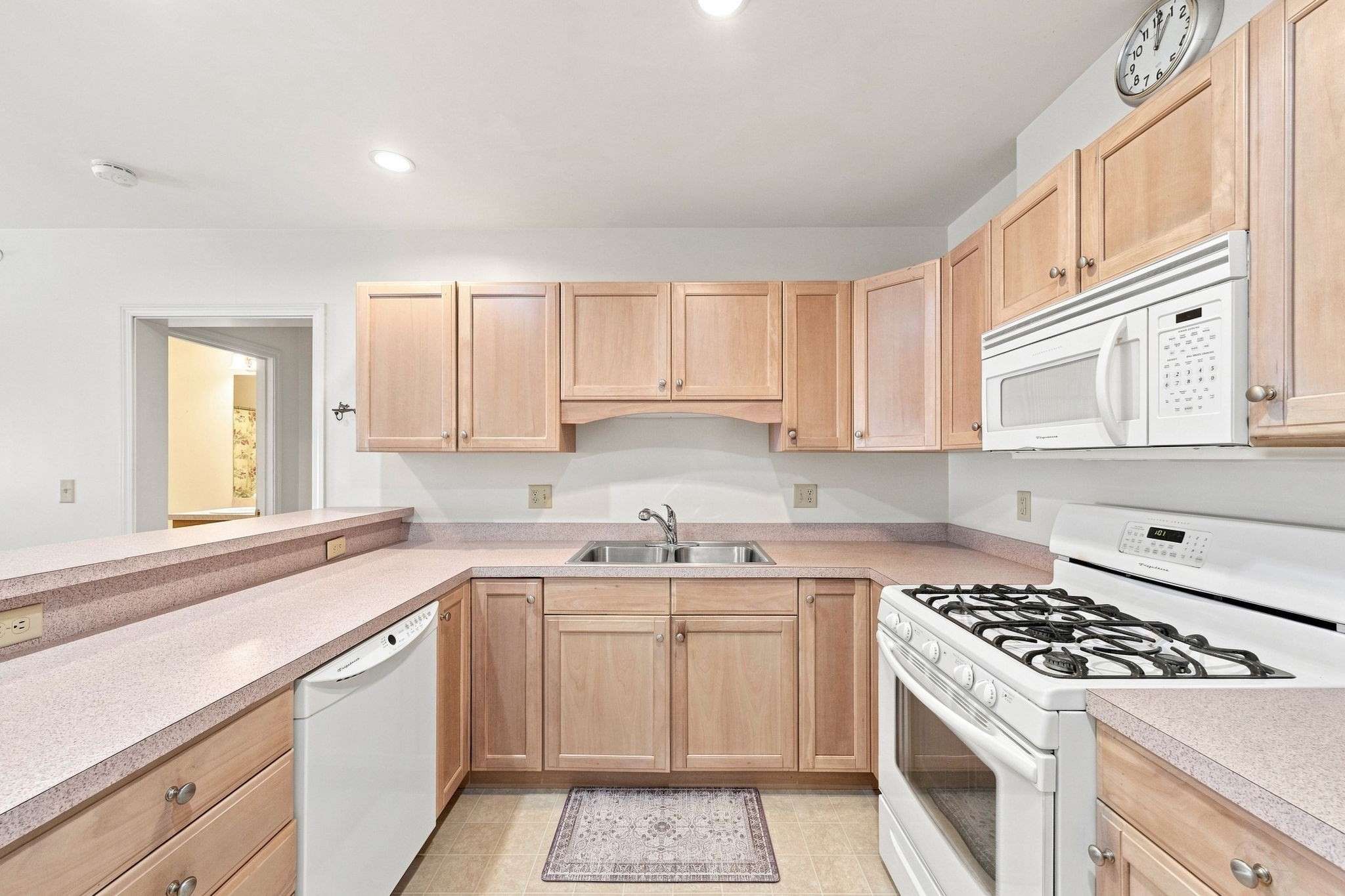 1068 Victoria St # A4 Property Photo 5