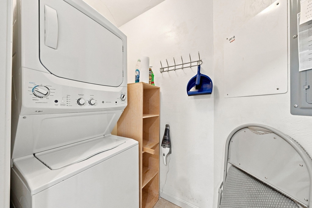 1068 Victoria St # A4 Property Photo 6