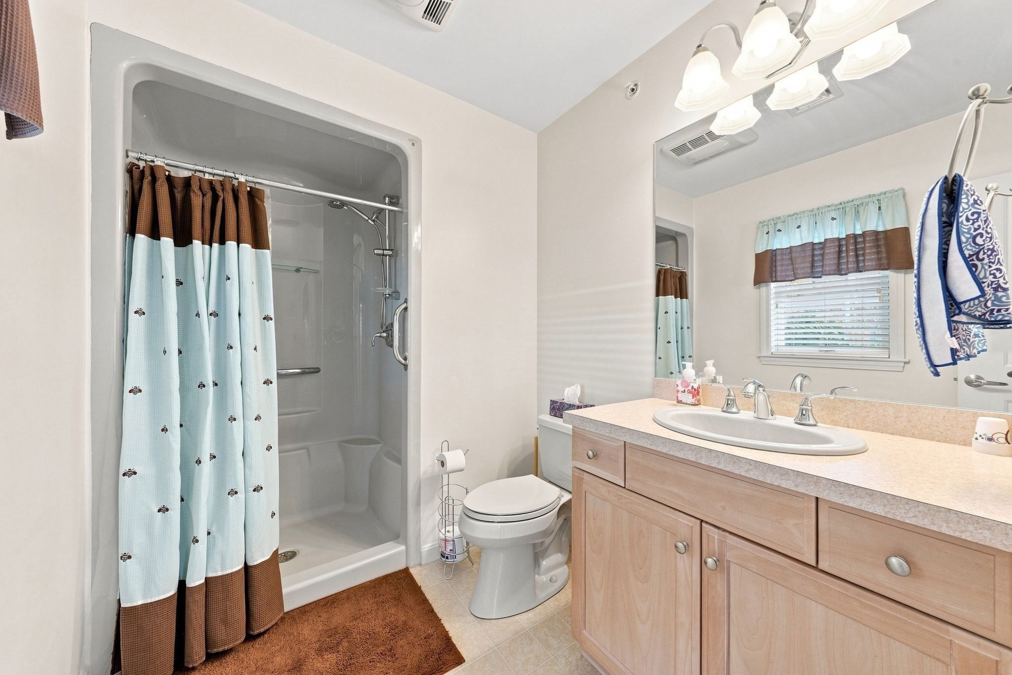 1068 Victoria St # A4 Property Photo 16