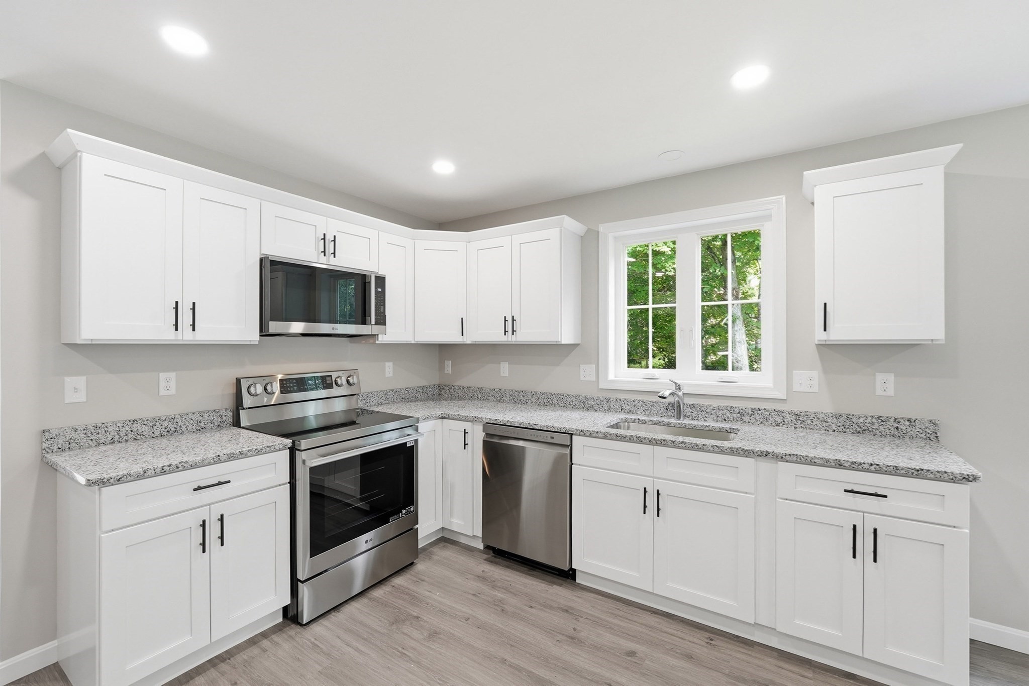 71 Pine St # B Property Photo 2