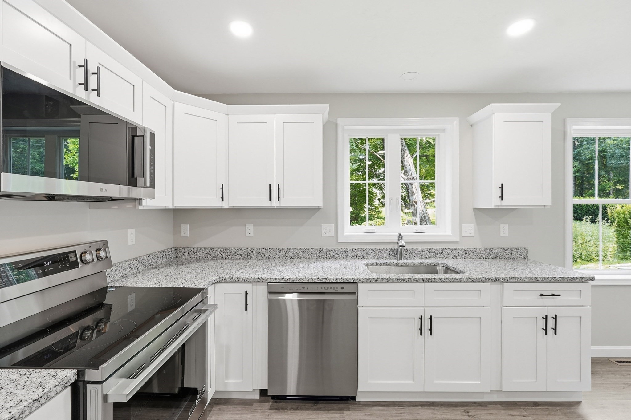 71 Pine St # B Property Photo 3