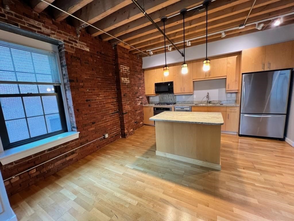101 Broad St # 4E Property Photo 1