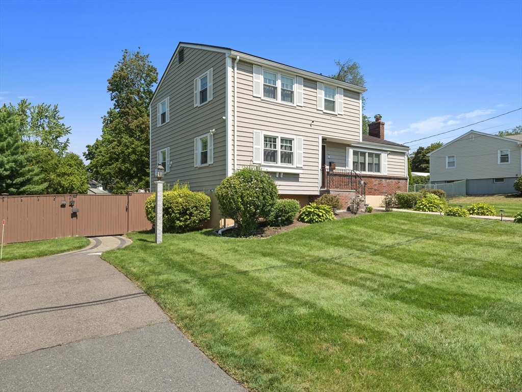 7 Fabens St Property Photo 2