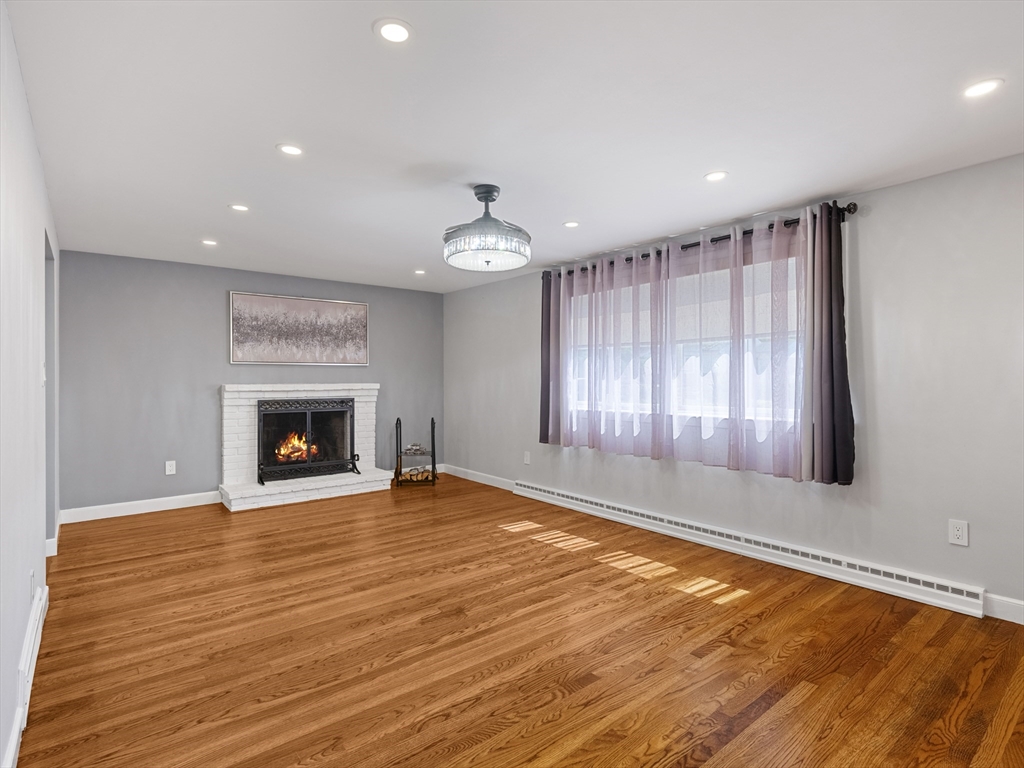 7 Fabens St Property Photo 3