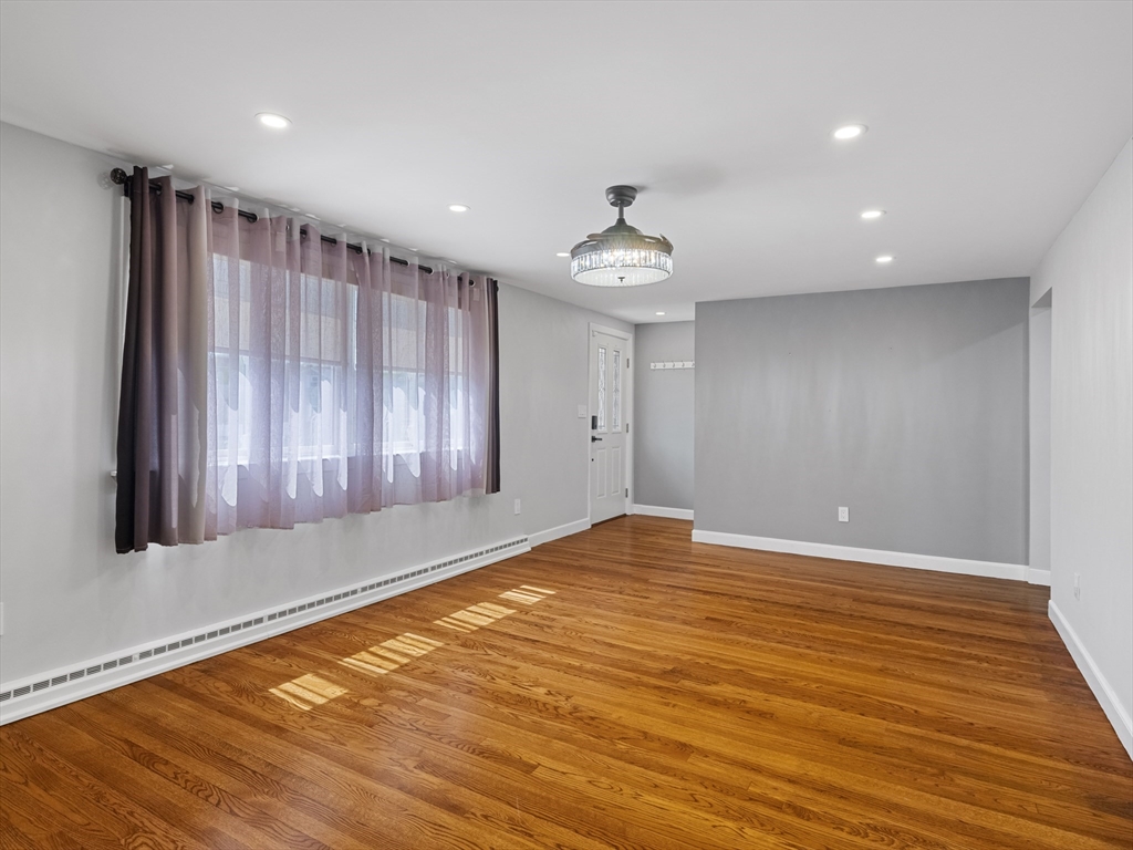 7 Fabens St Property Photo 4