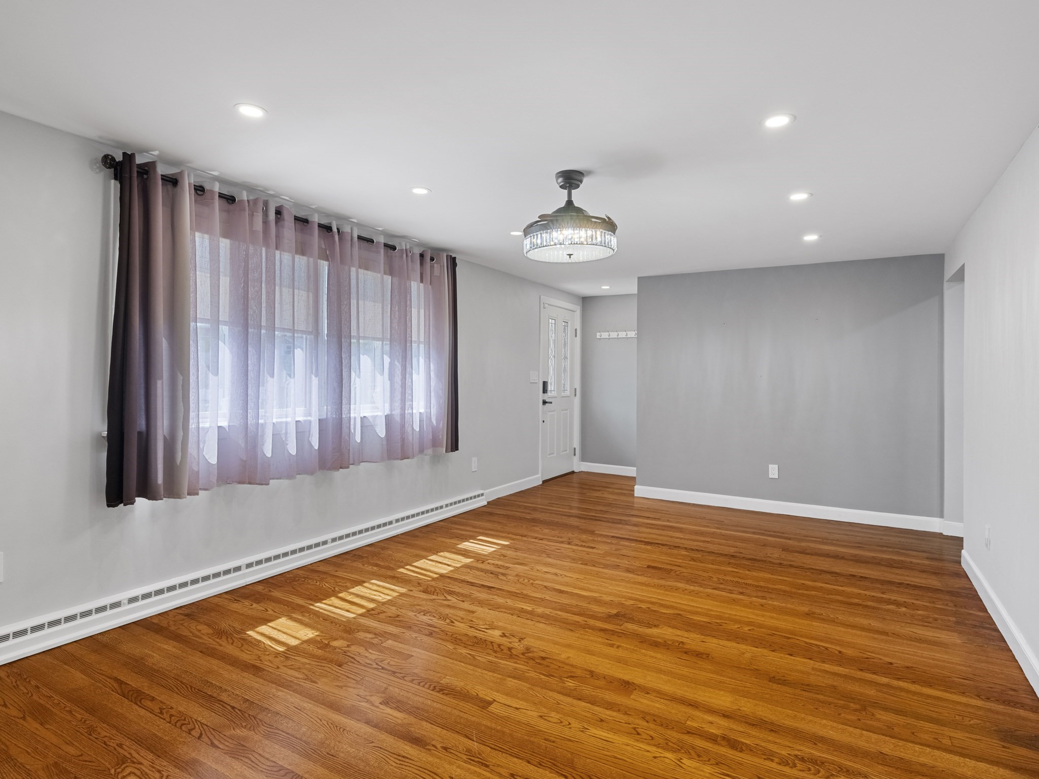 7 Fabens St Property Photo 4