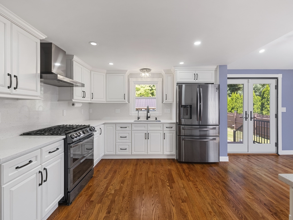 7 Fabens St Property Photo 5