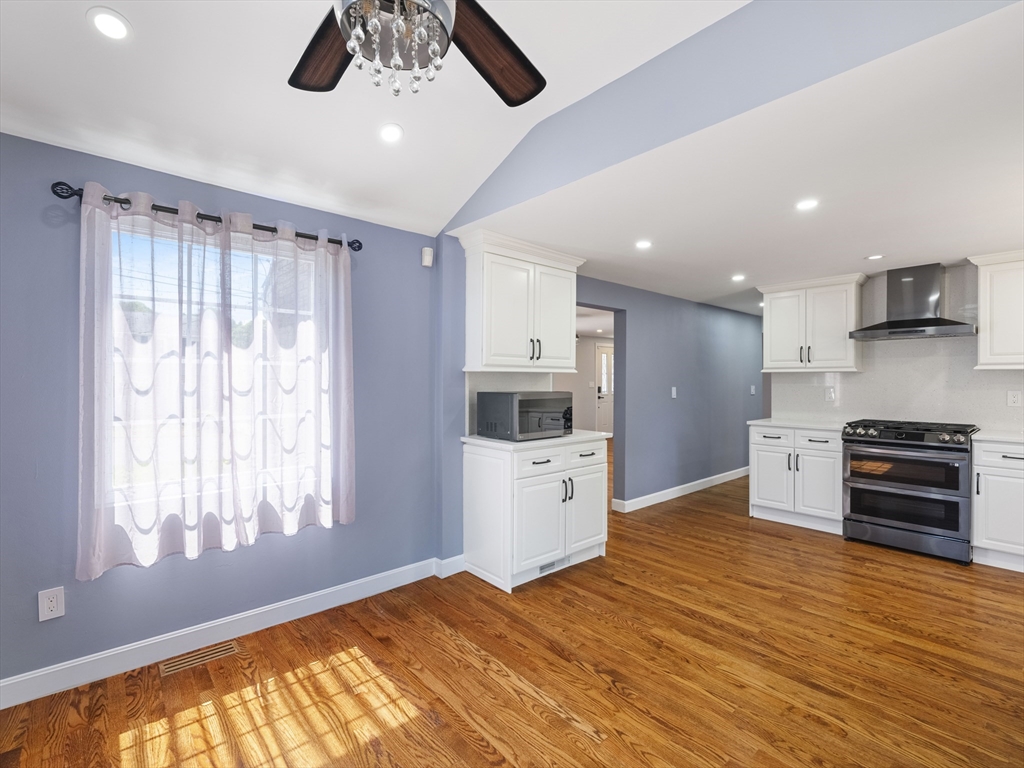 7 Fabens St Property Photo 8