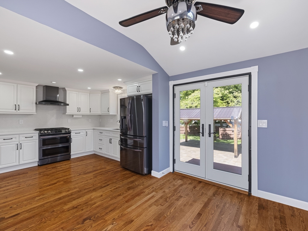 7 Fabens St Property Photo 9