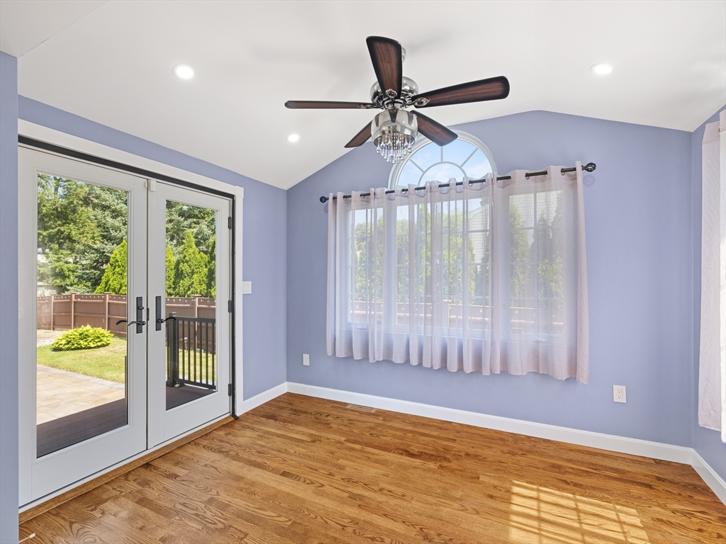 7 Fabens St Property Photo 10