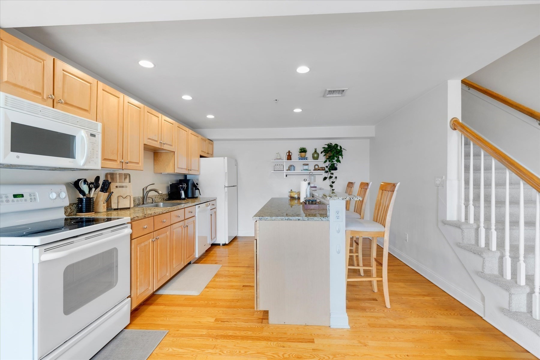 615 Main # 7 Property Photo 6