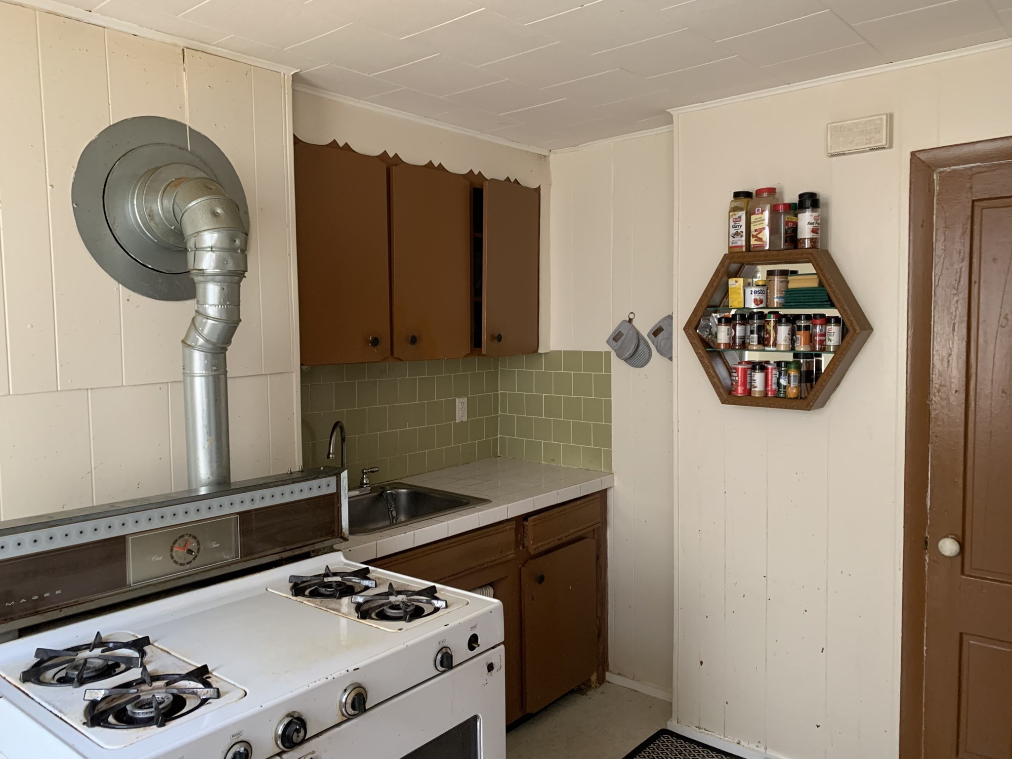 10 Denny St Property Photo 12