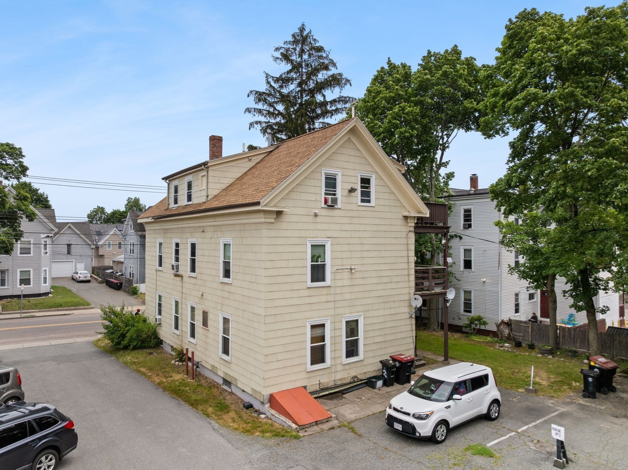 282 Belmont St Property Photo 3