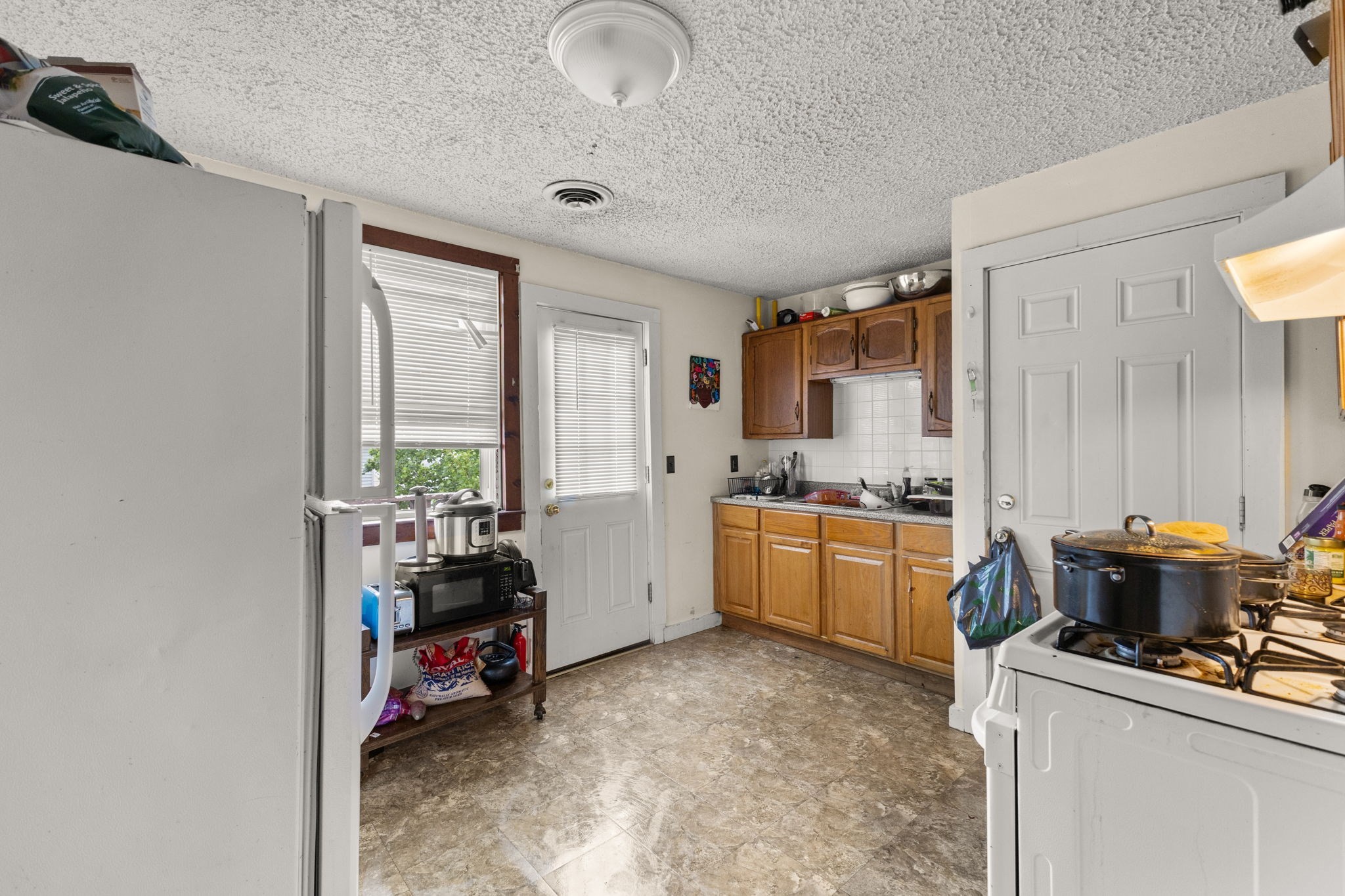 282 Belmont St Property Photo 22