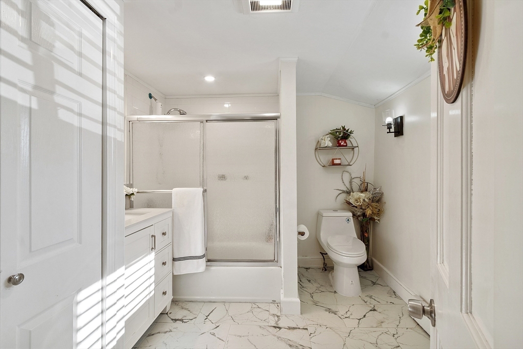 2 Grove St Property Photo 17