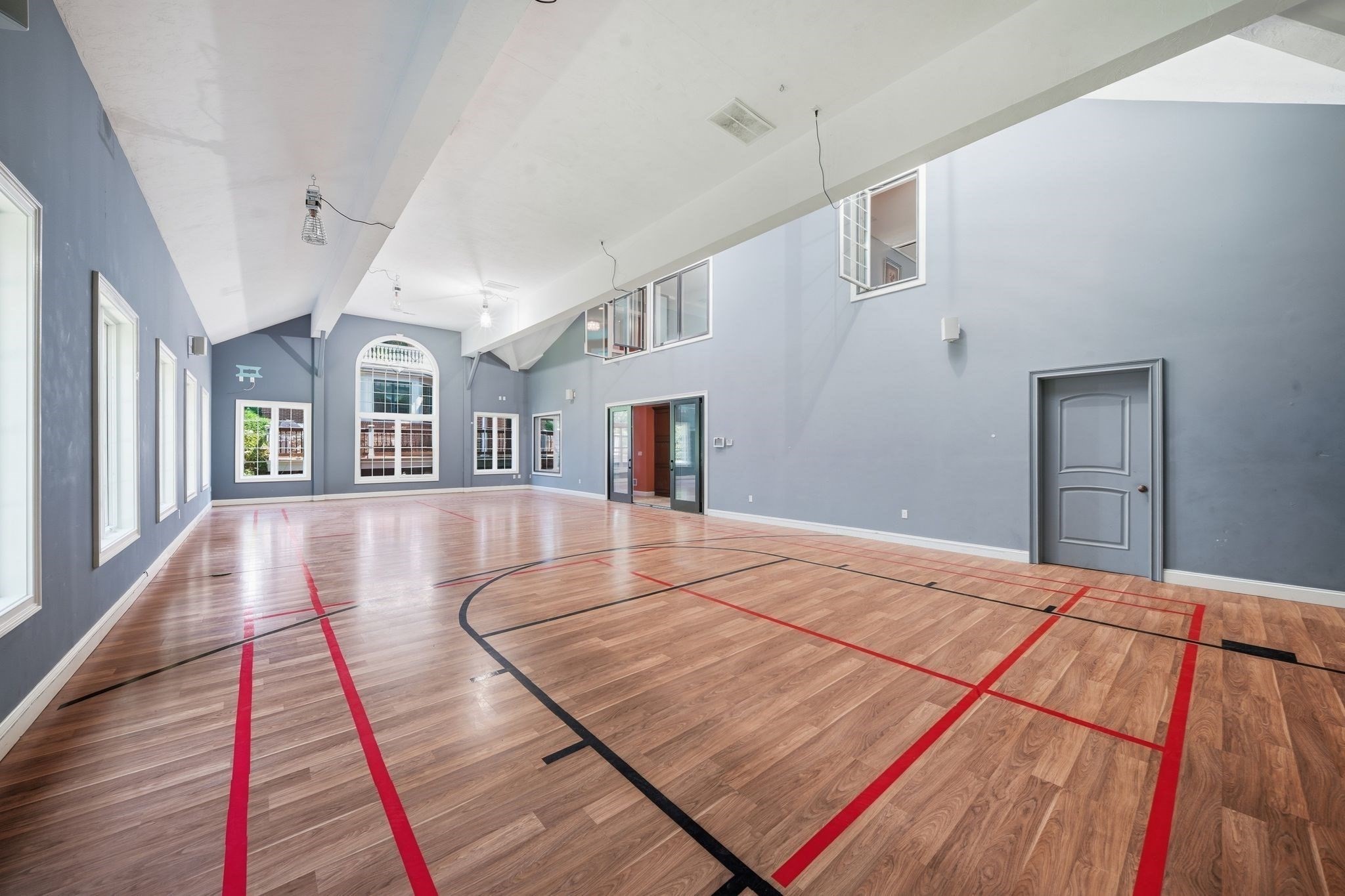 3 Regency Rdg Property Photo 4