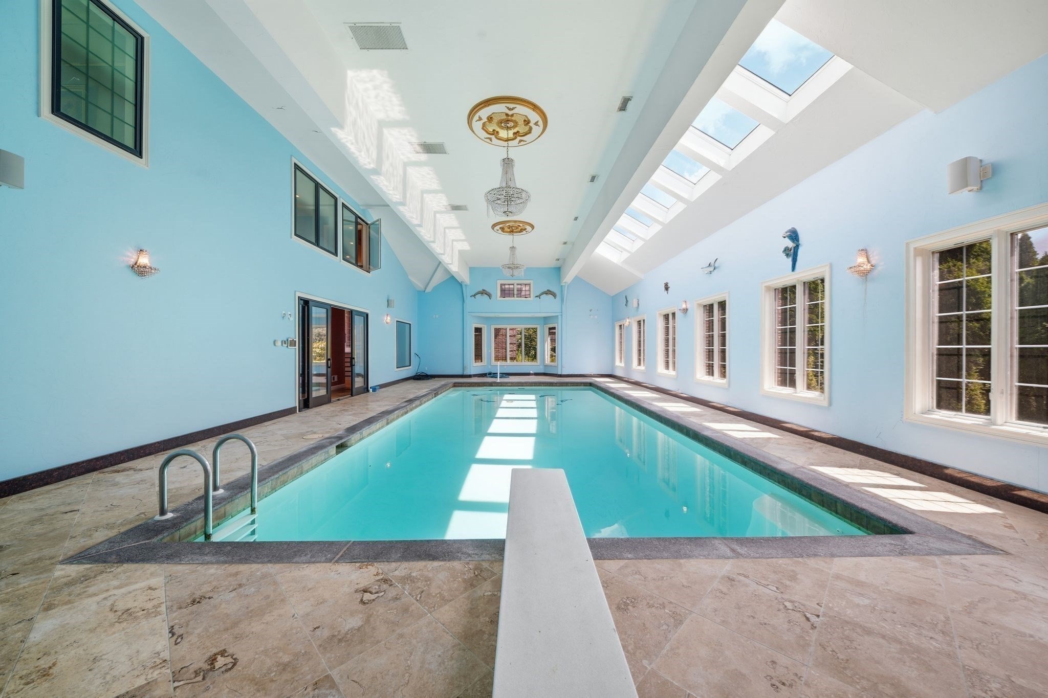 3 Regency Rdg Property Photo 5