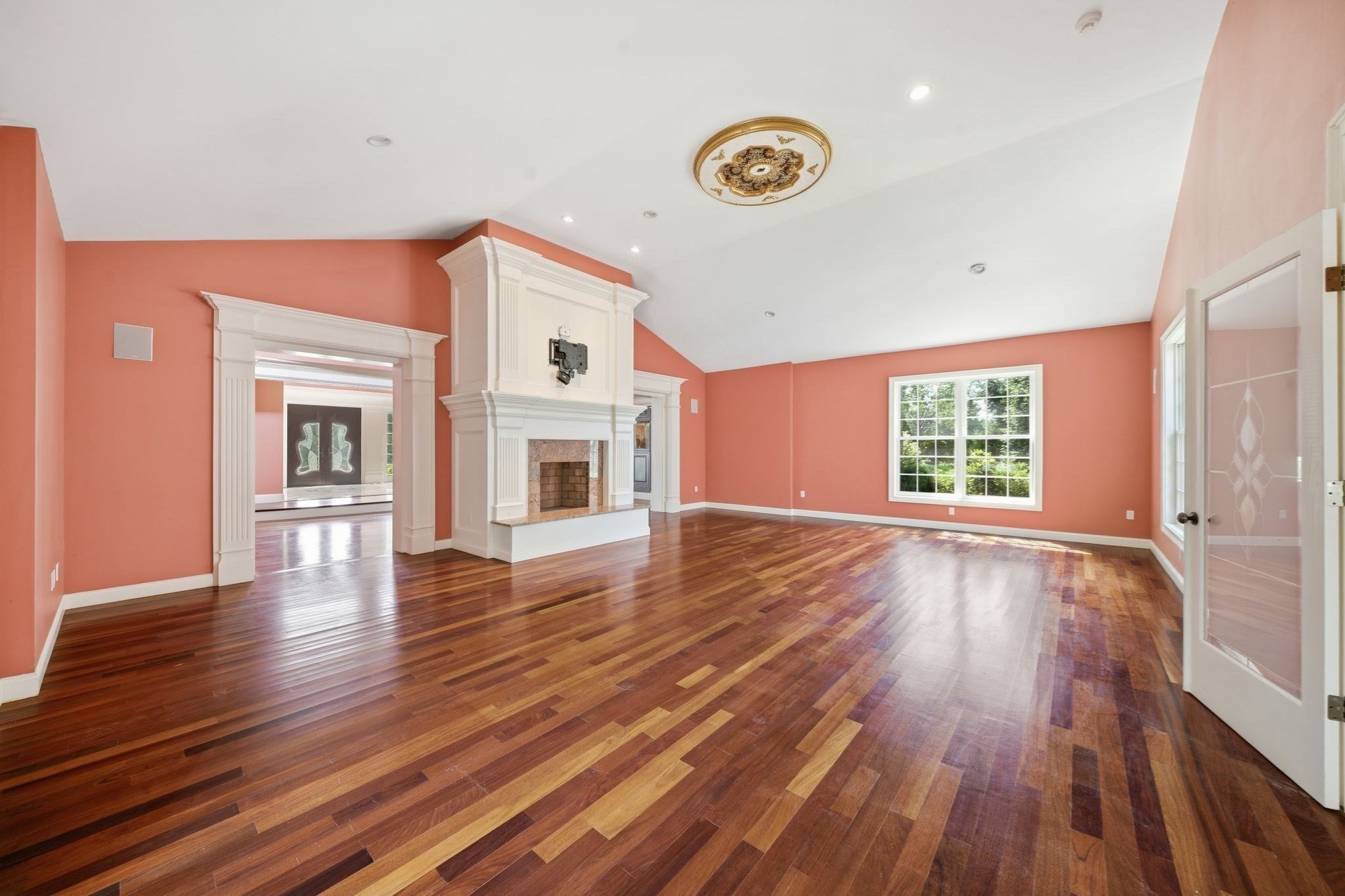 3 Regency Rdg Property Photo 13