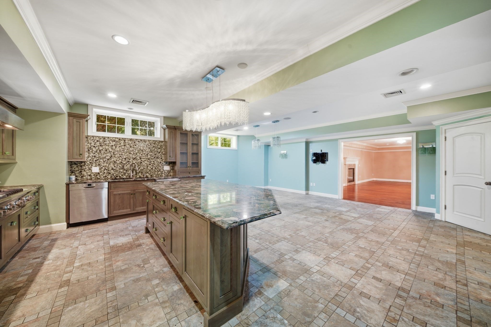 3 Regency Rdg Property Photo 21