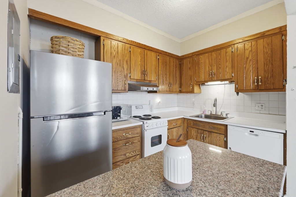 140 Chestnut St # 604 Property Photo 3