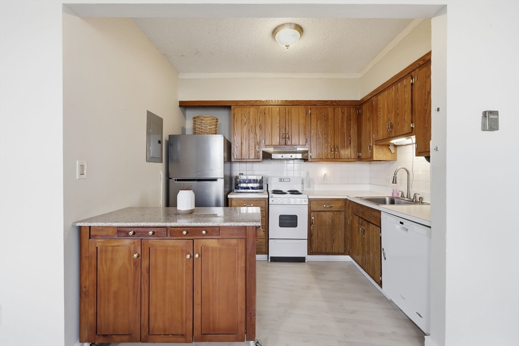 140 Chestnut St # 604 Property Photo 4