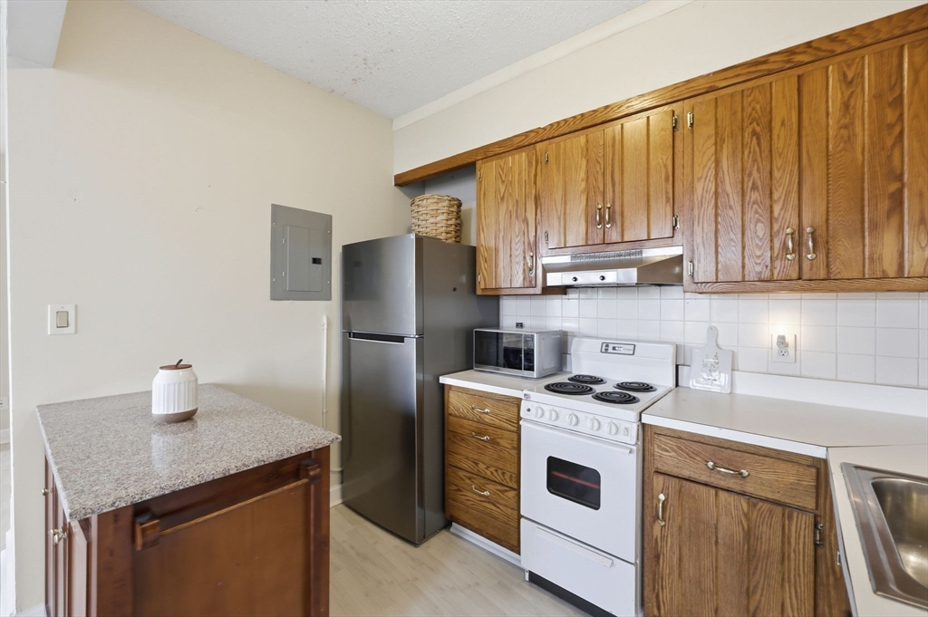 140 Chestnut St # 604 Property Photo 5