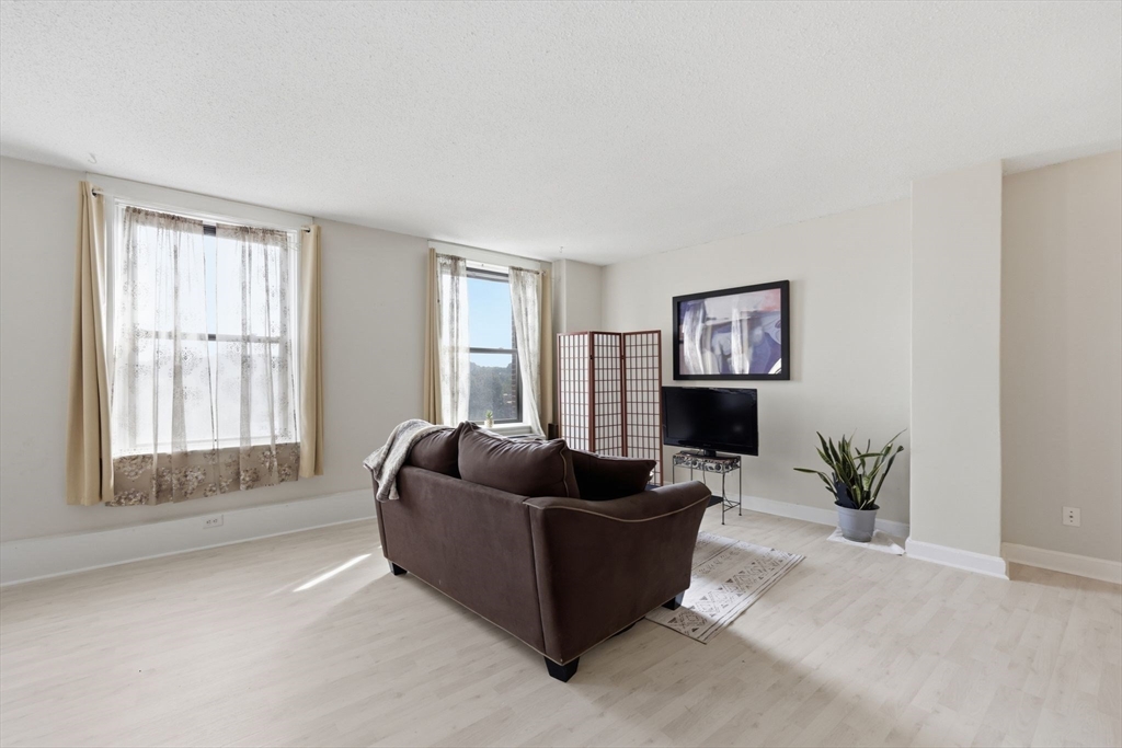 140 Chestnut St # 604 Property Photo 16