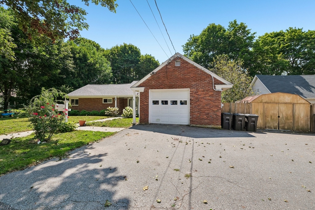 114 Rich St Property Photo 2