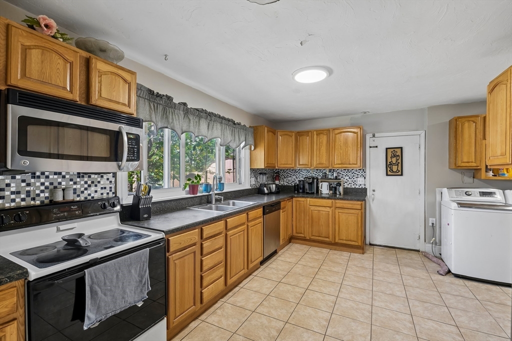 114 Rich St Property Photo 16