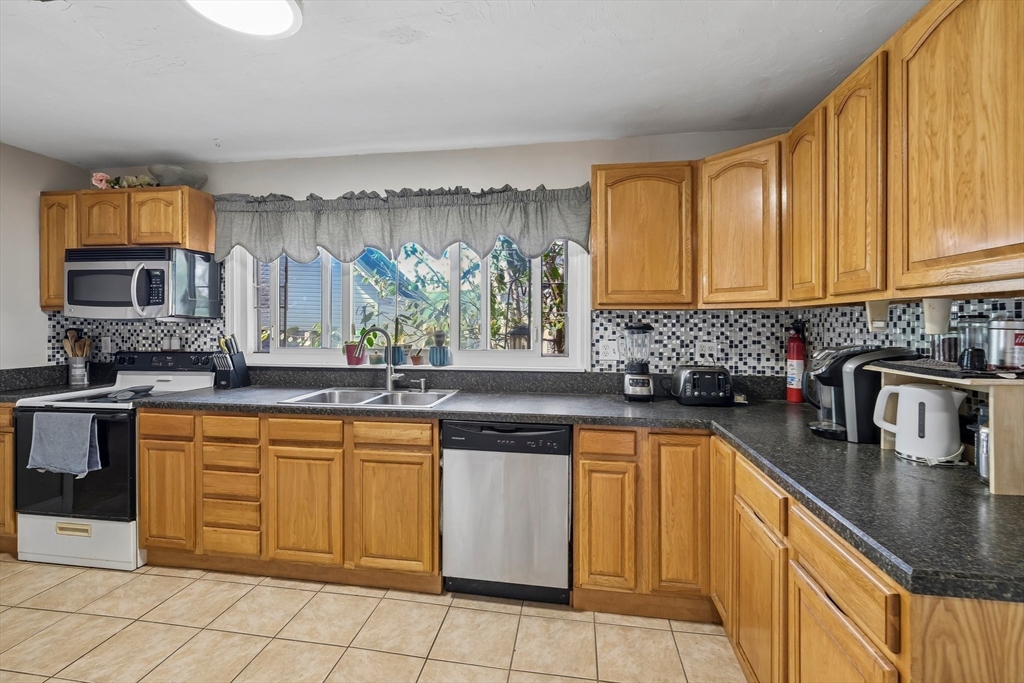 114 Rich St Property Photo 17