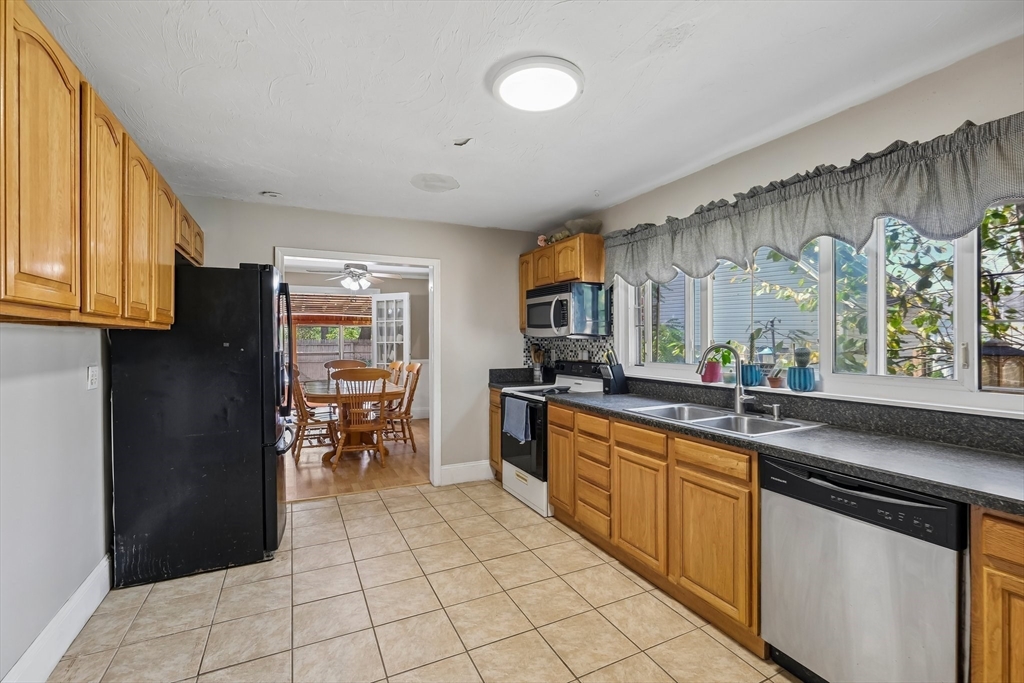114 Rich St Property Photo 18