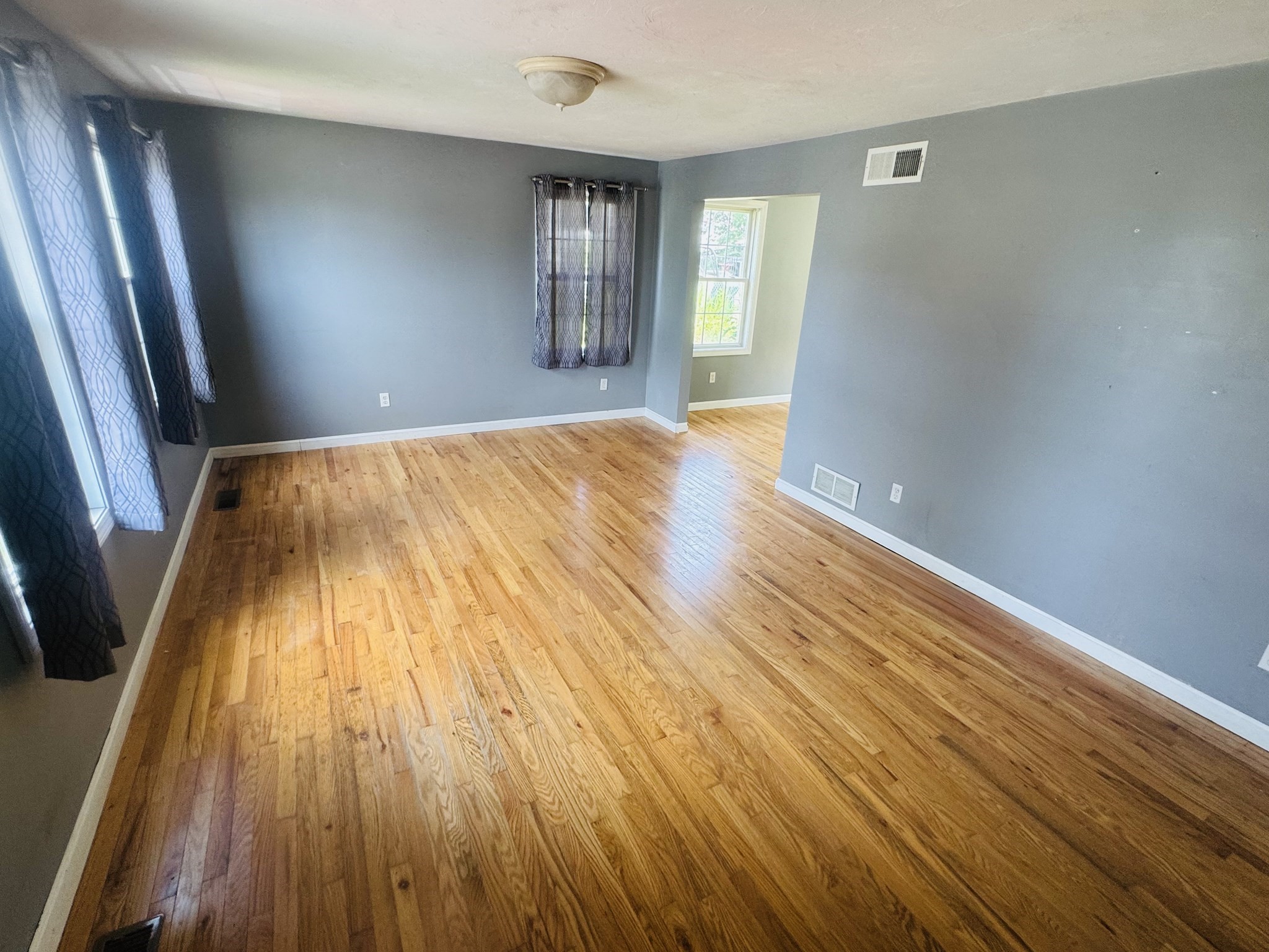 3841 N Main St Property Photo 2