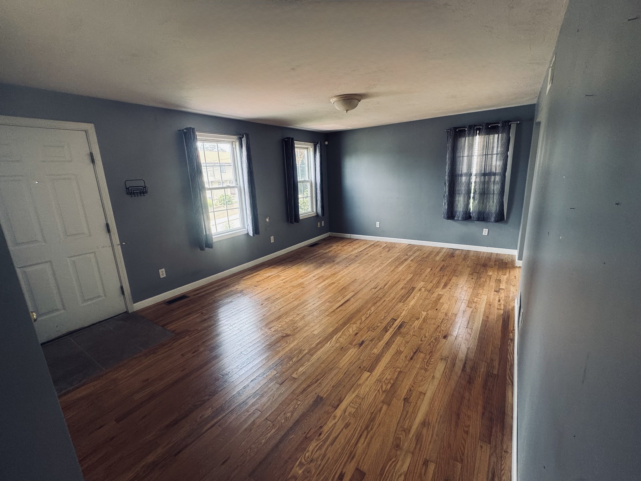 3841 N Main St Property Photo 3