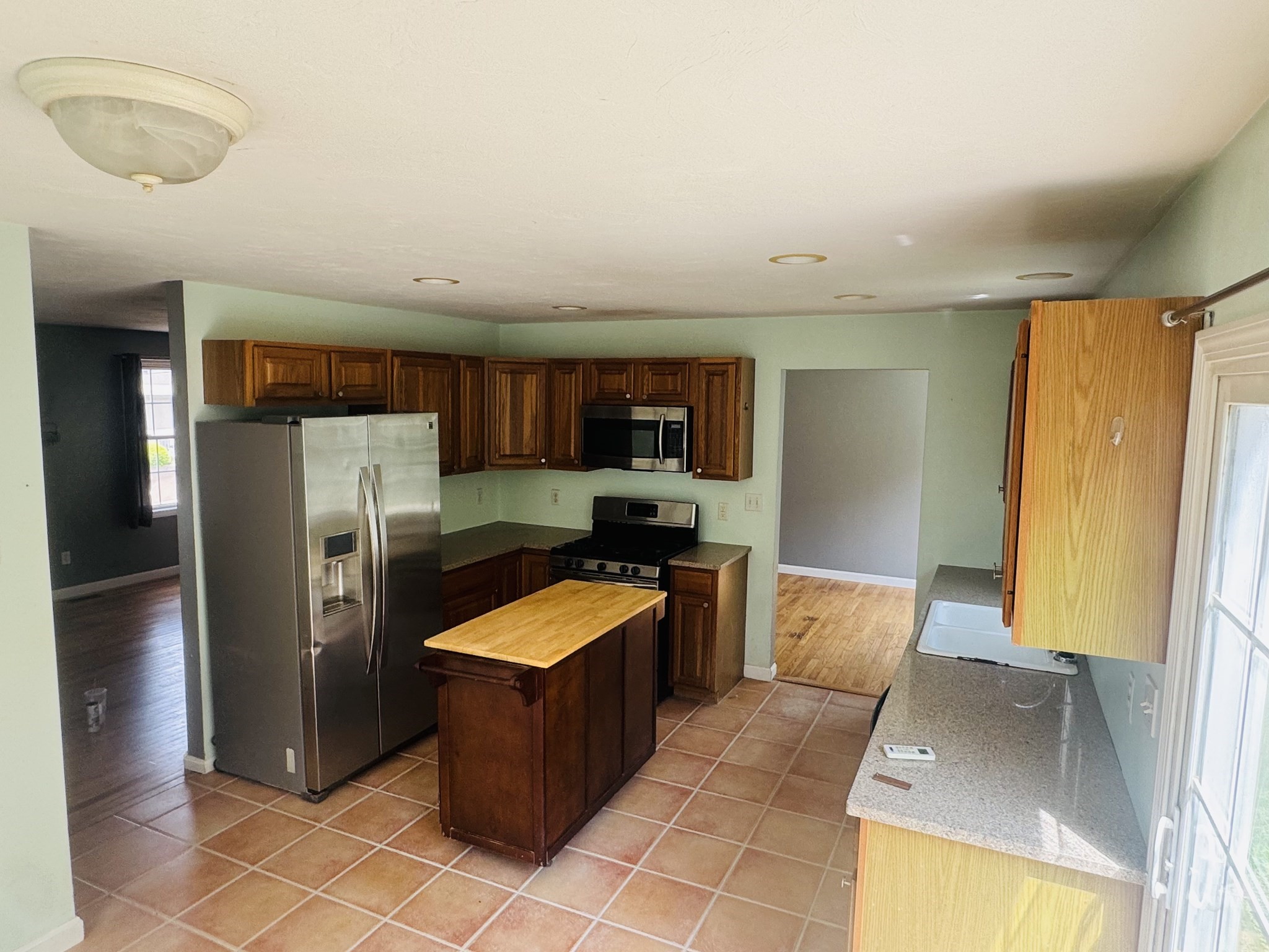 3841 N Main St Property Photo 6