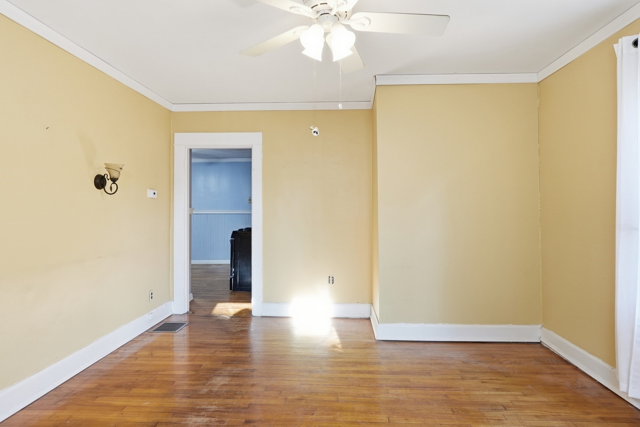 48 Litchfield Ave Property Photo 6