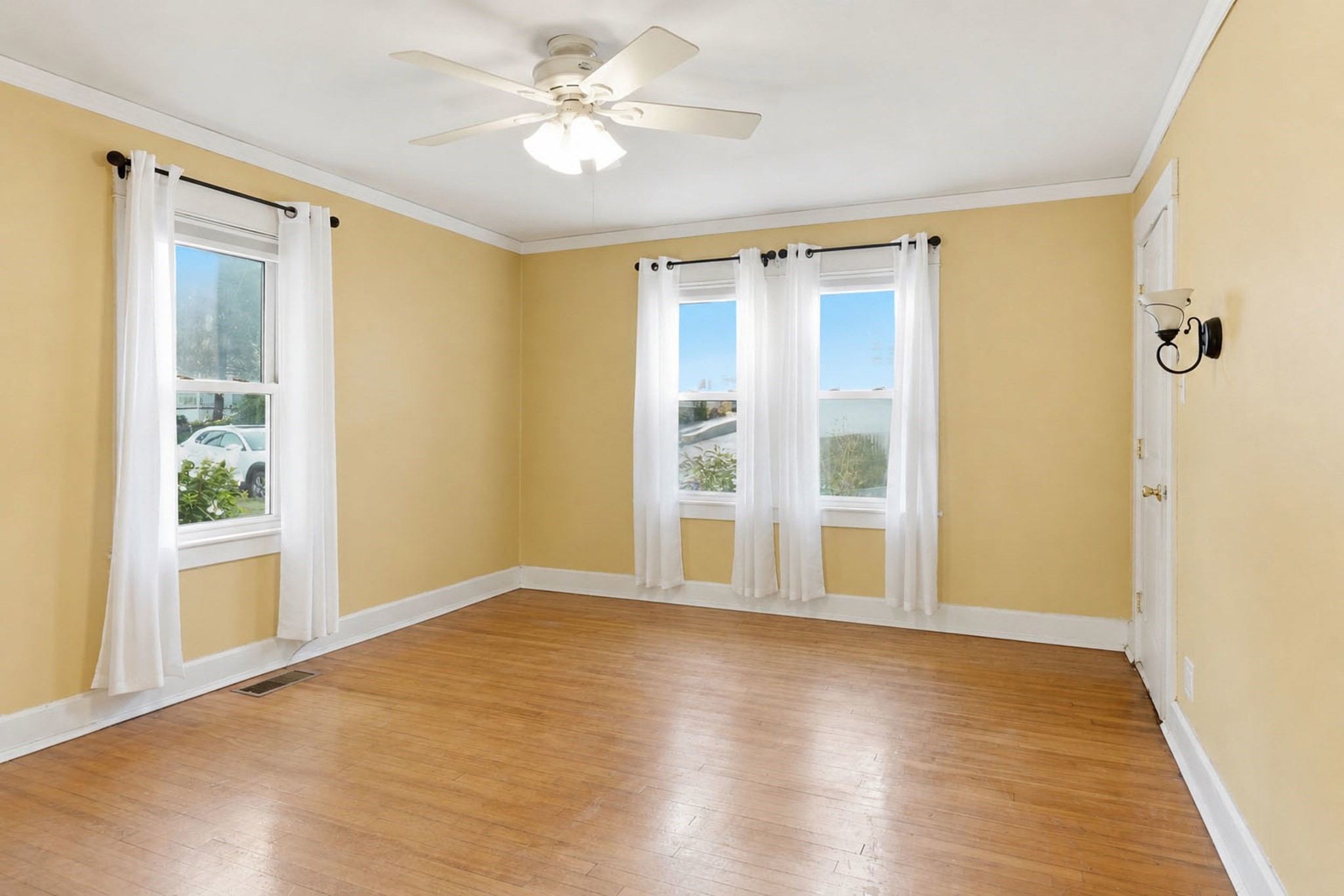48 Litchfield Ave Property Photo 7