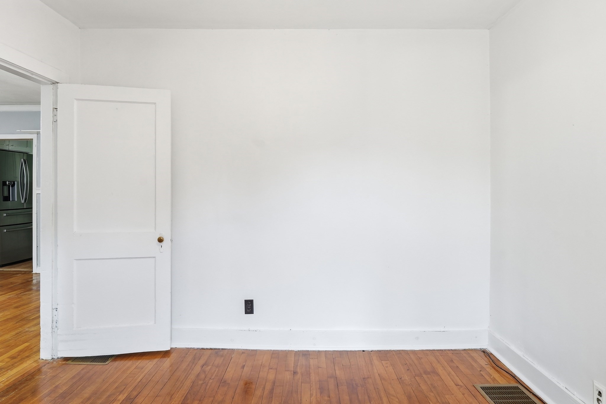 48 Litchfield Ave Property Photo 9