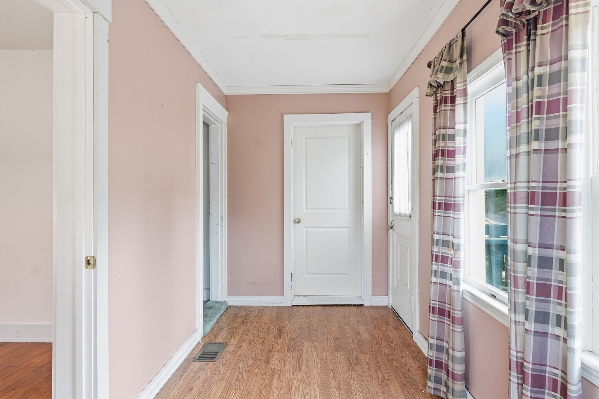 48 Litchfield Ave Property Photo 10