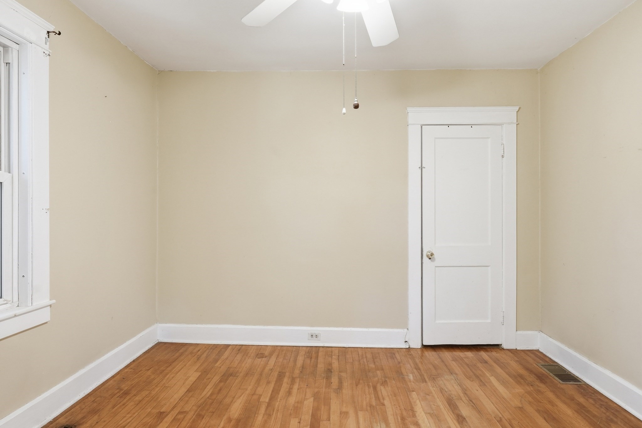 48 Litchfield Ave Property Photo 13
